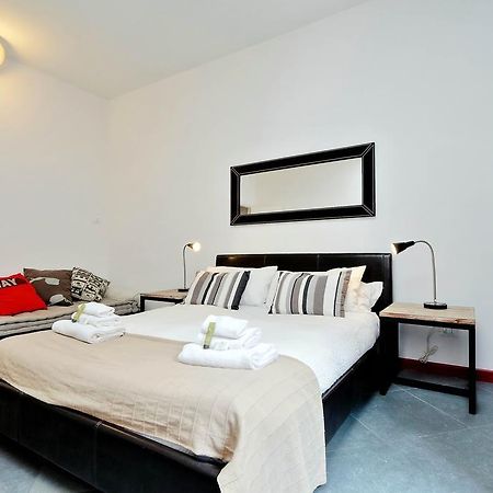 Cozy Apartment Fabia 300 Mt From Colosseum Exteriör bild