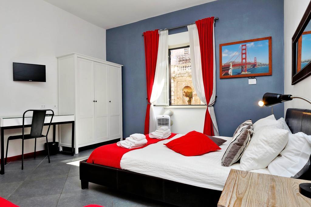Cozy Apartment Fabia 300 Mt From Colosseum Exteriör bild