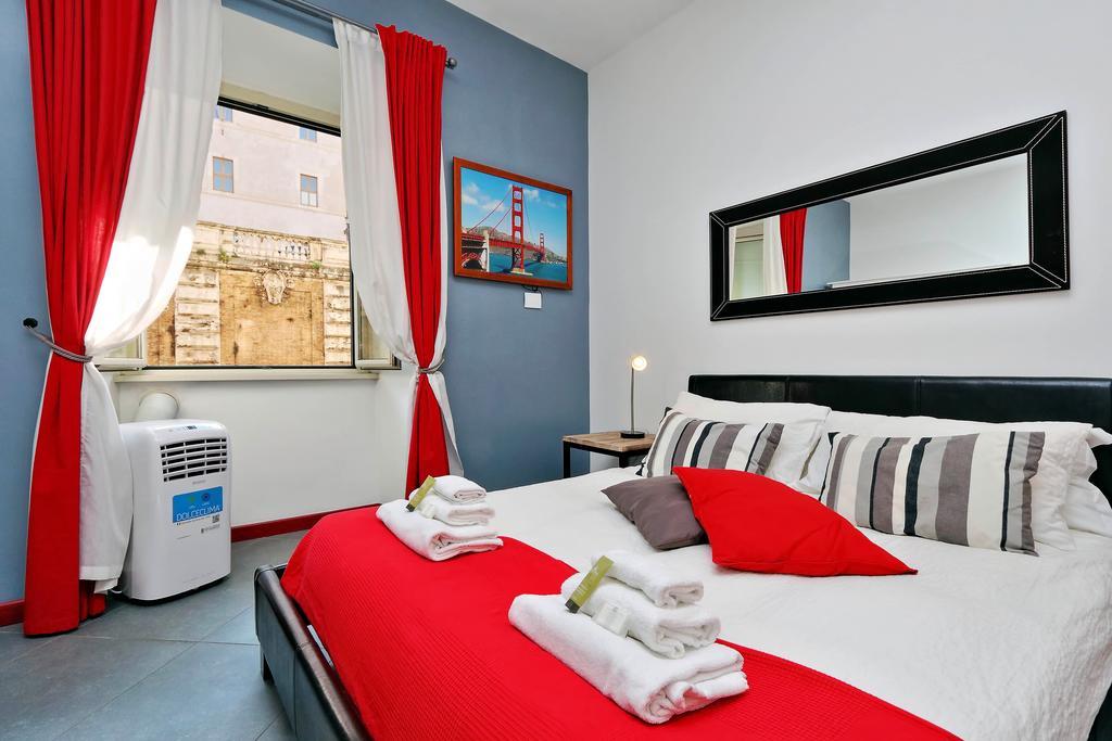 Cozy Apartment Fabia 300 Mt From Colosseum Exteriör bild