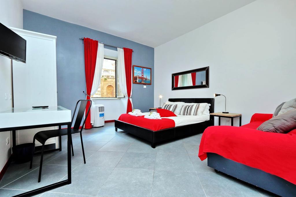 Cozy Apartment Fabia 300 Mt From Colosseum Exteriör bild