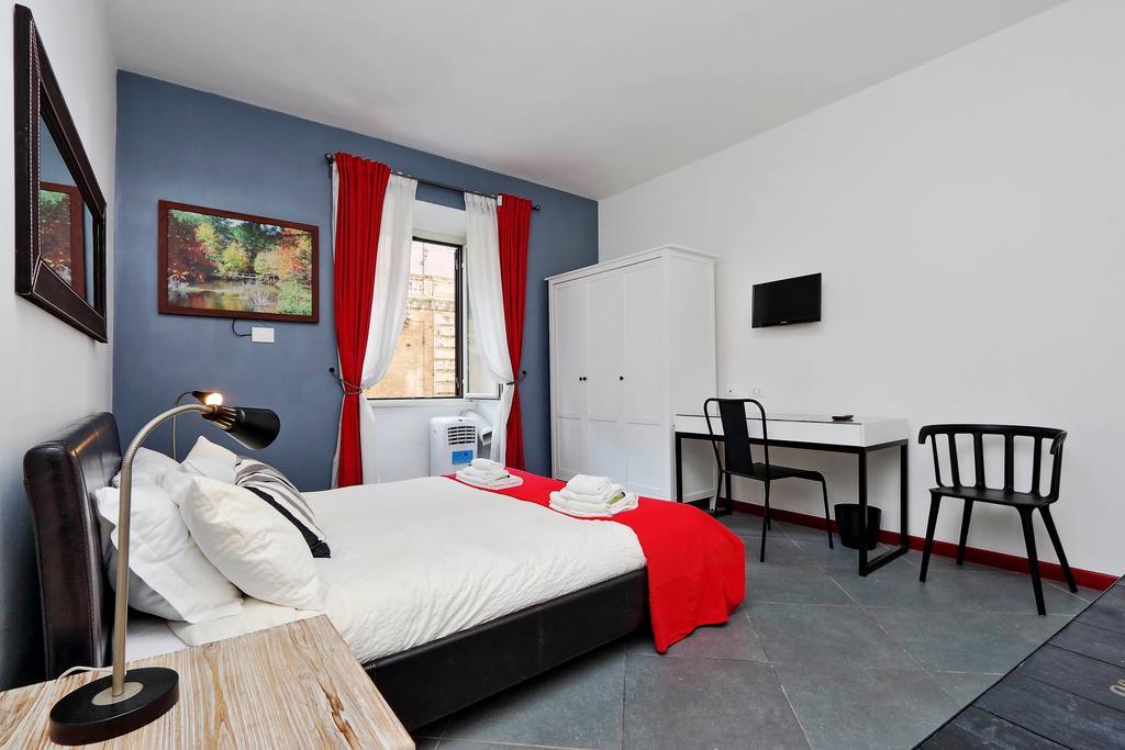 Cozy Apartment Fabia 300 Mt From Colosseum Exteriör bild