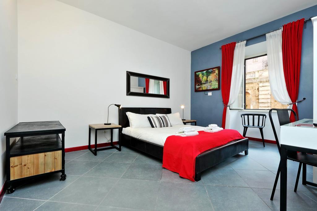 Cozy Apartment Fabia 300 Mt From Colosseum Exteriör bild